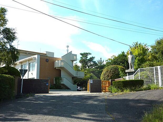 日進市立東小学校まで950m