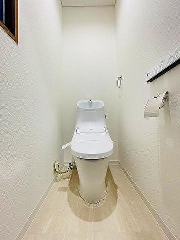 ウォシュレット仕様の一体型多機能トイレです！