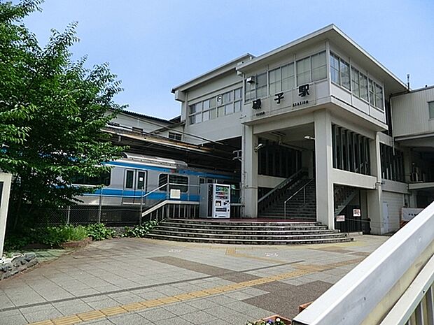 磯子駅(JR 根岸線)まで823m