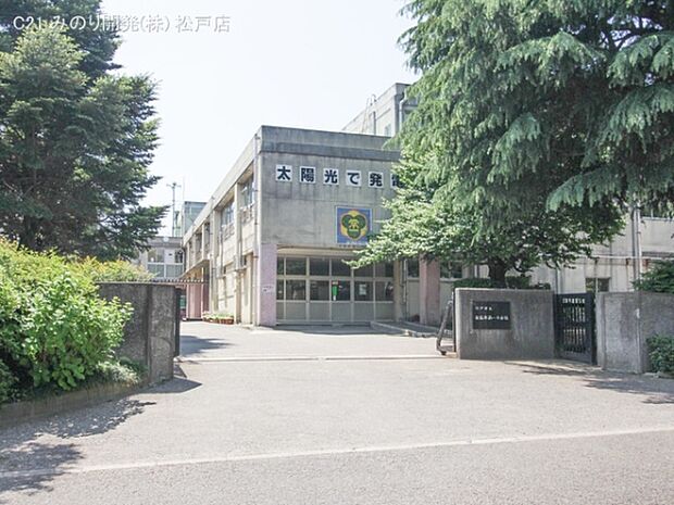 松戸市立常盤平第一小学校まで220m