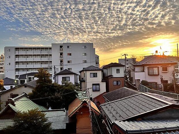 マンションならではの高い空を望める開放的な暮らしが手に入ります。景色を眺めながらリフレッシュタイムを過ごすのもおススメです。