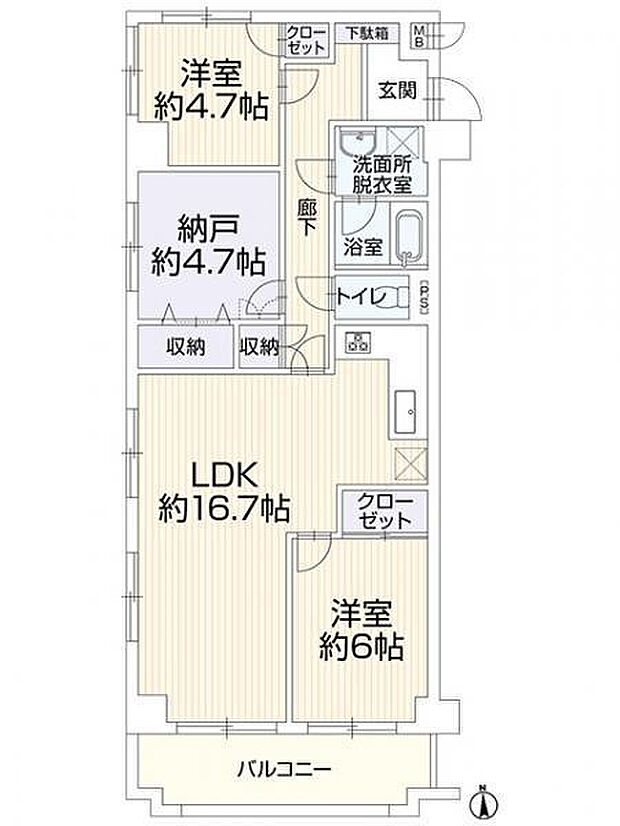 新規内装リノベーション物件(2023年9月)。南向き角住戸の明るいお部屋です。LDKはゆとりの16.7帖です。多目的に使える納戸があります。お掃除がしやすい全室フローリングです。