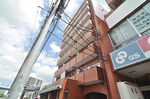 相鉄線「西横浜」駅徒歩2分です。1階にまいばすけっとがあり、お買い物も便利です。