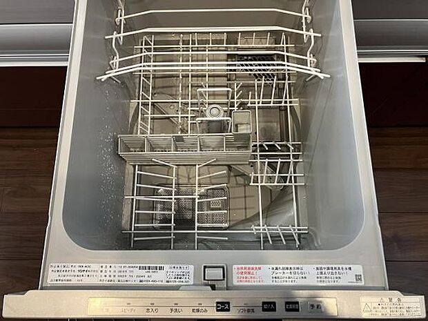 あったらいいなの代表的な設備である食洗機を完備。ビルトイン型なので、おさまりもよく使い勝手も良好です。洗う手間を省けるので時間を有効に使えますね。