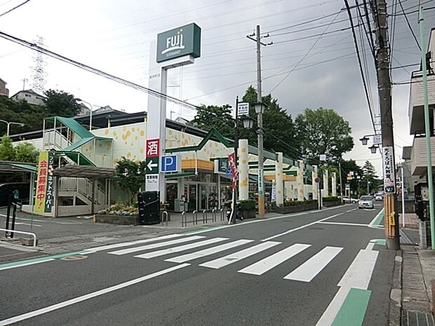 Fuji新井町店まで750m