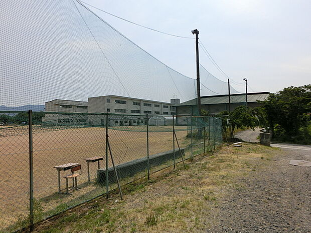 上山市立南中学校まで1578m