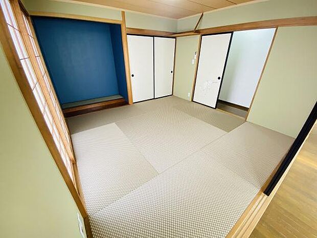 一部屋は欲しい和室！縁なし畳はおしゃれでモダンな雰囲気です。タタミコーナーはお子様の遊び場としても安心。