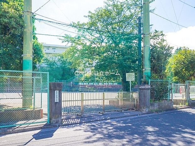 横浜市立屏風浦小学校まで798m、学校教育目標：『学び合い　笑顔かがやく　屏風の子』