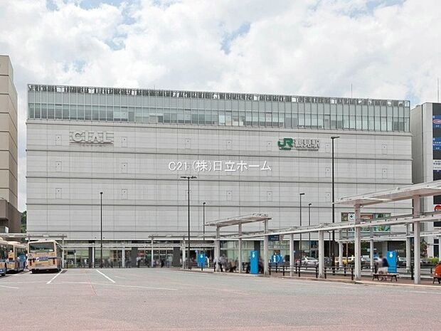 京浜東北・根岸線「鶴見」駅まで394m、横浜駅までの所要時間は約12分。朝夕のラッシュ時は当駅始発の東京方面行きの電車があり通勤通学に便利。商業施設多数あり。