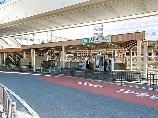 大船駅(JR 東海道本線)まで1380m、5沿線利用可能なビッグターミナル。駅直結のルミネウィングは若者に人気。駅前には大規模に広がる商店街で毎日賑わっています。