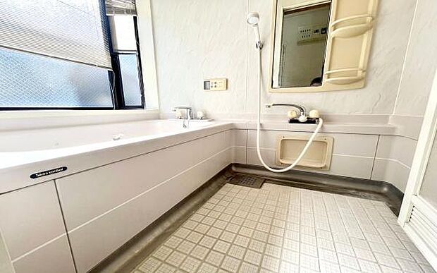 《浴室》　■ゆったりくつろげる癒しのバスルーム。