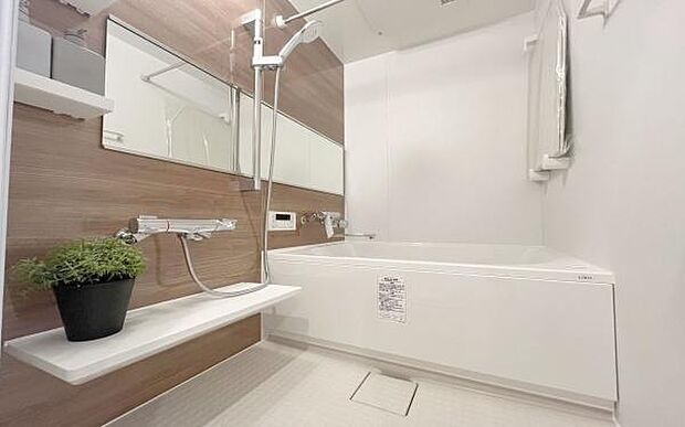 《浴室》■体を洗う、温まるだけの場所から心身ともに快適な空間へと進化したバスルーム。一日の疲れが癒される優雅な時間を堪能してください。