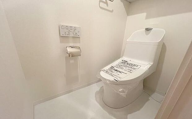 《トイレ》　■トイレは明るい空間で清潔感があります。