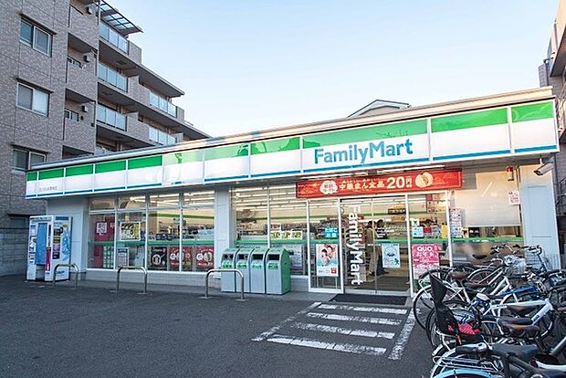 ファミリーマート三ツ沢上町駅前店まで561m