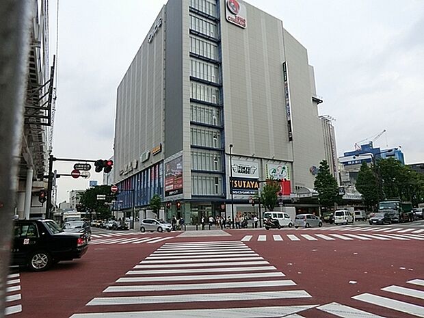 ＤＩＣＥまで944m、京急川崎駅前にある複合商業施設。シネコン・書籍・雑貨のほかグルメ・ファッションのお店が揃っています！