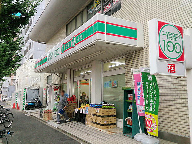 ローソンストア100 横浜宮元町店まで953m、便利な100円ショップ形態のコンビニ。食品も揃っていて便利です。