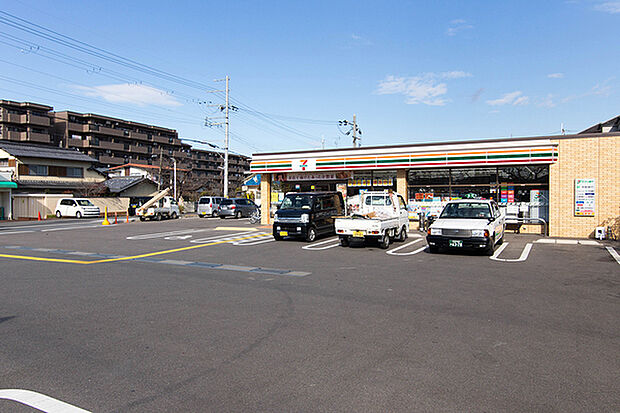 セブンイレブン宇治三室戸店まで236m