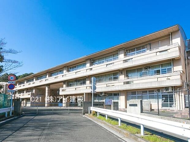 横浜市立中山中学校まで1600m、横浜市立中山中学校