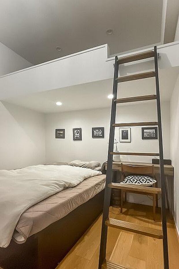 サービスルーム 約5.0帖／ロフト付きのお部屋です。お好きなベッドを置いてお気に入りの一部屋に。
