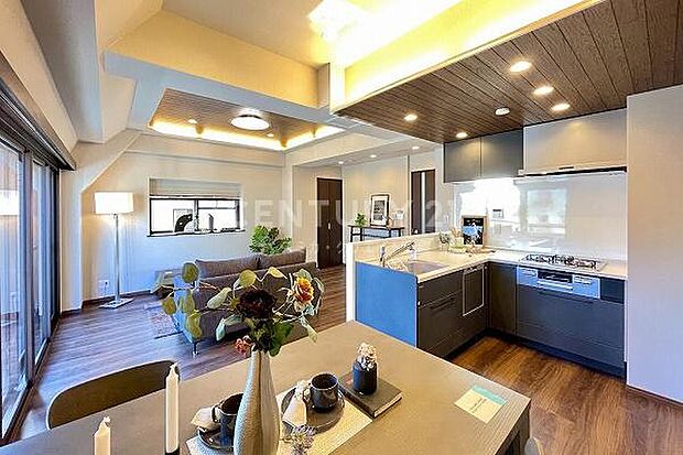 リビングダイニングキッチン／お好きな家具でコーディネートを楽しめる上質な内装デザインです。