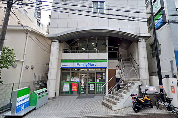 ファミリーマート赤坂稲荷坂店まで140m