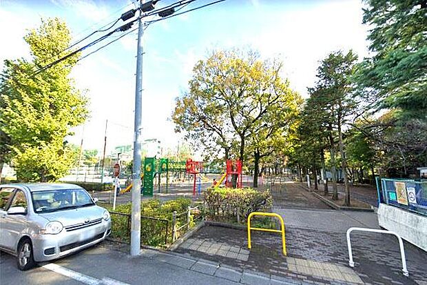 世田谷区立小泉公園まで30m、本マンション東側に隣接しています。