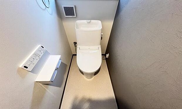 《トイレ》■トイレは明るい空間で清潔感があります。