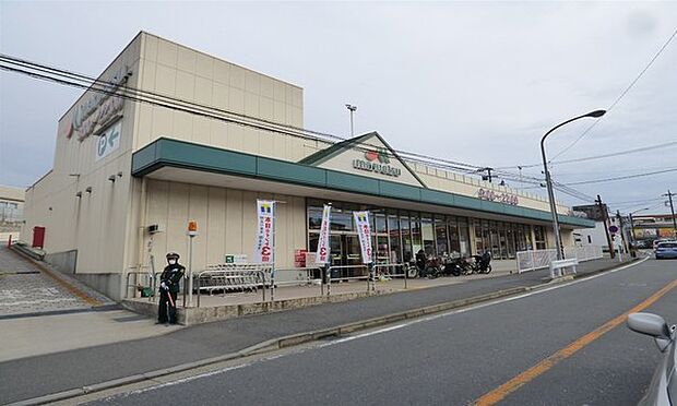 マルエツ戸塚大坂下店まで429m、営業時間　朝9時からよる10時　駐車場42台うち身障者専用駐車場