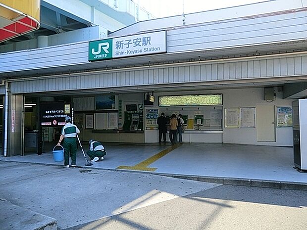 JR京浜東北線　新子安駅まで394m、駅前にはハック、ダイソー、ファミマ、相鉄ローゼンがあり、駅から5分程でオーケーストアもあります。