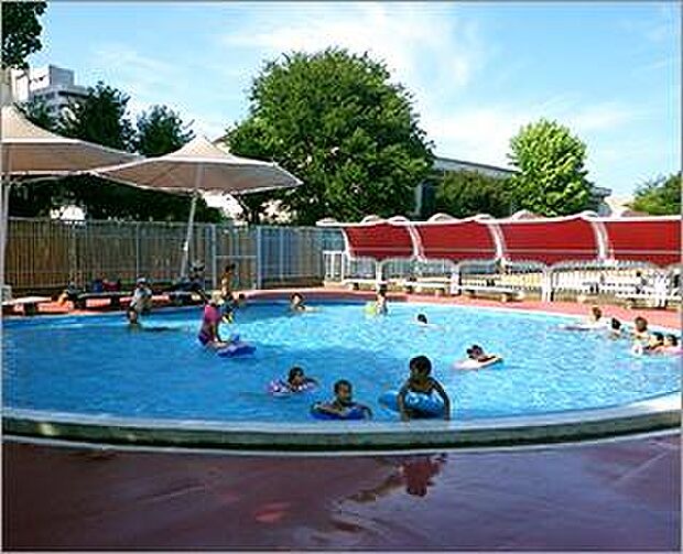 中村公園プールまで744m、中村公園内にある夏季シーズンにオープンする屋外プール。25メートルプールと子ども用プールで水泳や水遊びを楽しめます。