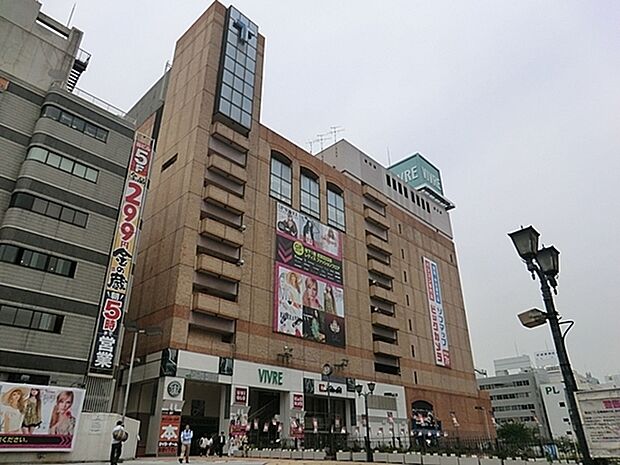 ビブレ横浜まで855m、横浜の商業施設、横浜ビブレ。 川沿いにお店がありアパレルや小物類などを取り扱うお店が多いです。