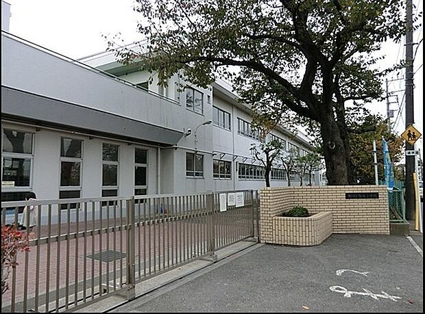 横浜市立梅林小学校まで273m、〜出会い　ふれあい　学びあい　心がかよう梅林の丘〜