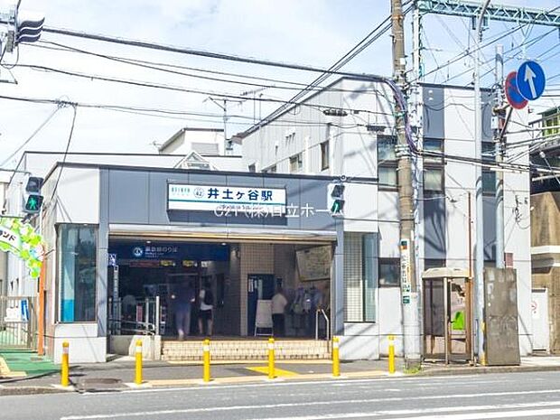 京浜急行電鉄本線「井土ヶ谷」駅まで1071m、横浜駅まで8分の便利なベッドタウン！駅前には必要な物が揃う商業施設が点在。