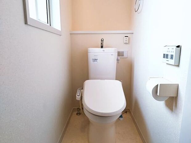 【2階トイレ】2階にもトイレを完備しているので便利です！