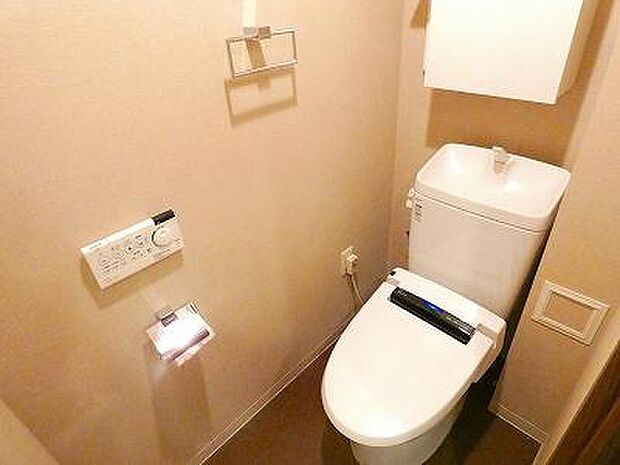 快適な温水洗浄機能付きトイレ