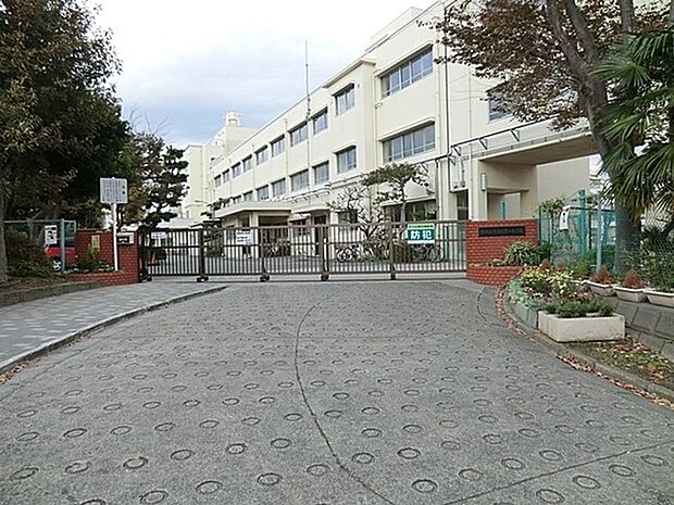 横浜市立港南台第一小学校まで269m、学校教育目標：みがき　認め合う　輝く　一小の子