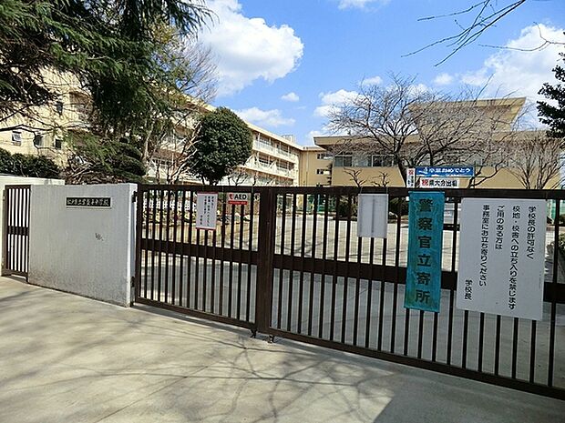 松戸市立常盤平中学校まで1000m、徒歩約13分部活で遅くなっても安心ですね