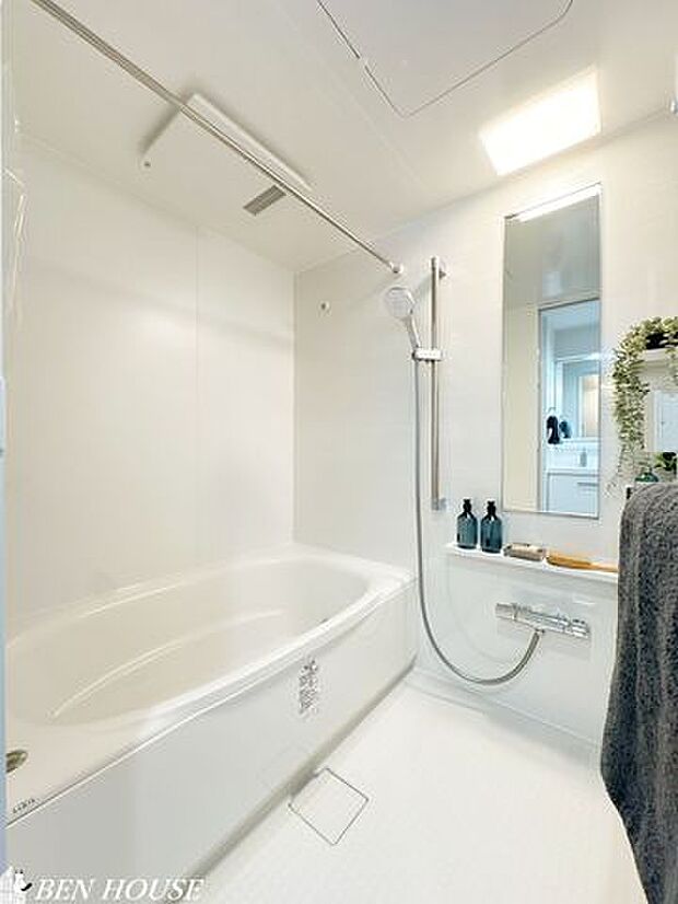 浴室・足を伸ばしてのんびりできる浴室。暖房乾燥機付で寒い冬には冷え対策を