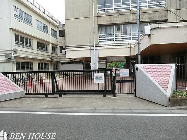 川崎市立藤崎小学校 徒歩7分。教育施設が近くに整った、子育て世帯も安心の住環境です。 520m