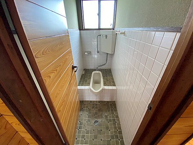 1階トイレ。こちらは和式のトイレです
