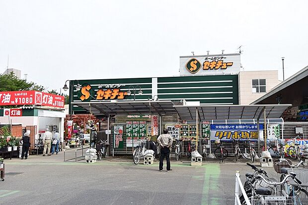 セキチュー狭山北入曽店まで1153m、営業時間　9：00〜20：00