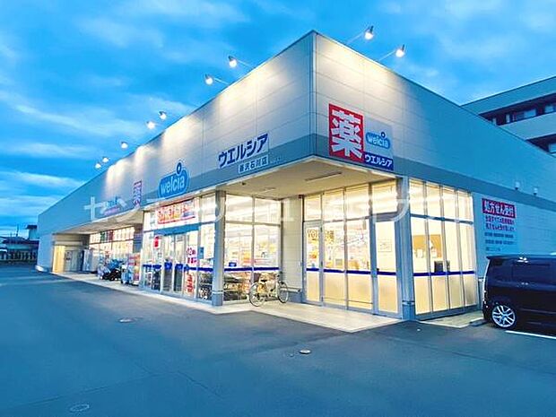 ウエルシア藤沢石川店まで405m、駐車場が広く駐車しやすいのでお買い物に便利です。売り場も広いくカップ麺の種類が豊富です♪
