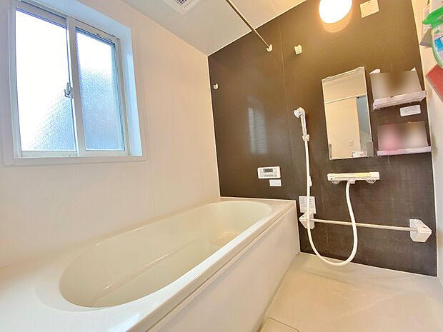 心地よいバスタイムを演出する浴室はゆとりあるサイズ。