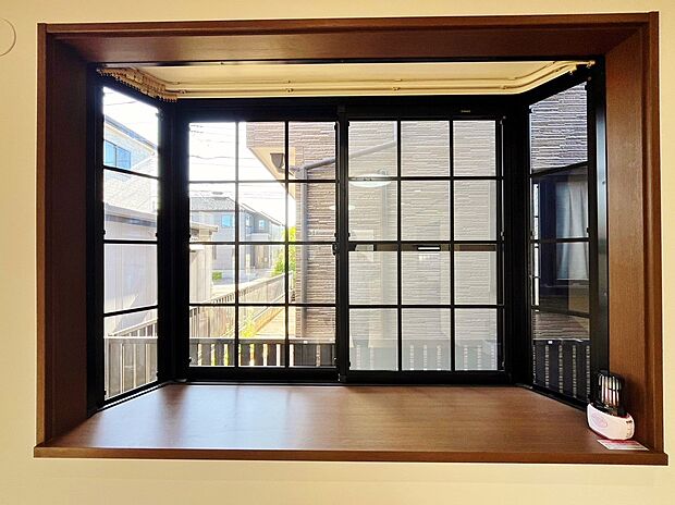 豊かな陽光導く開放的な『窓』