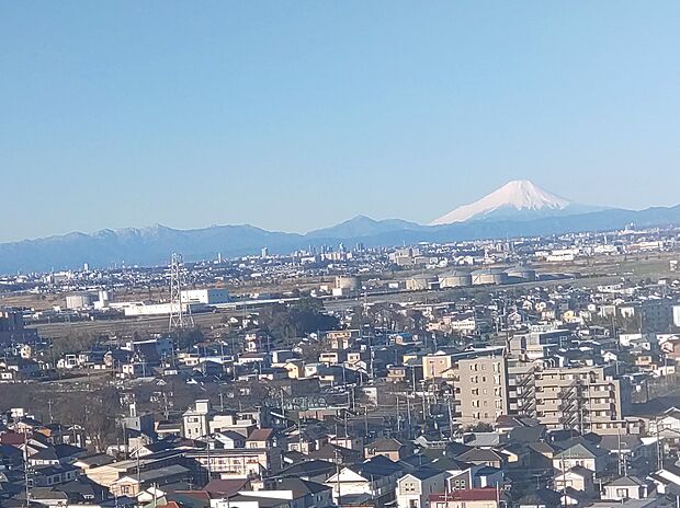 晴れた日には富士山が見えます。