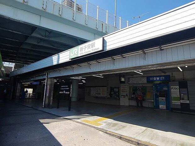 新子安駅(JR東日本 京浜東北線)まで1022m、JRと京浜急行がとまる横浜駅から2駅7分の便利な駅です♪