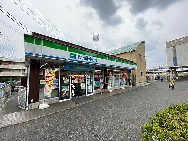 ファミリーマート西武拝島店まで590m