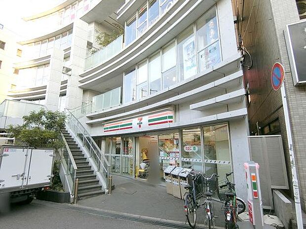 セブンイレブン千葉稲毛駅前店まで650m