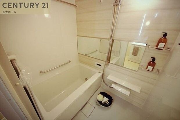 清潔感のあるシンプルな浴室は1日の疲れを癒せる快適なバスタイムを演出♪