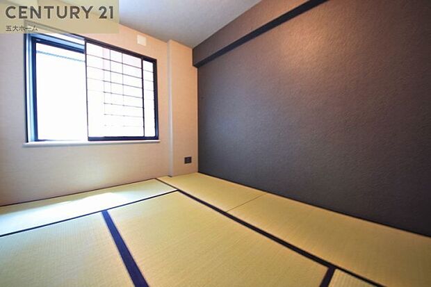 リビング横に隣接した和室。お子様の遊びスペースとしてや、お昼寝をしたりと多目的に使えます♪心落ち着く日本ならではの空間ですね！